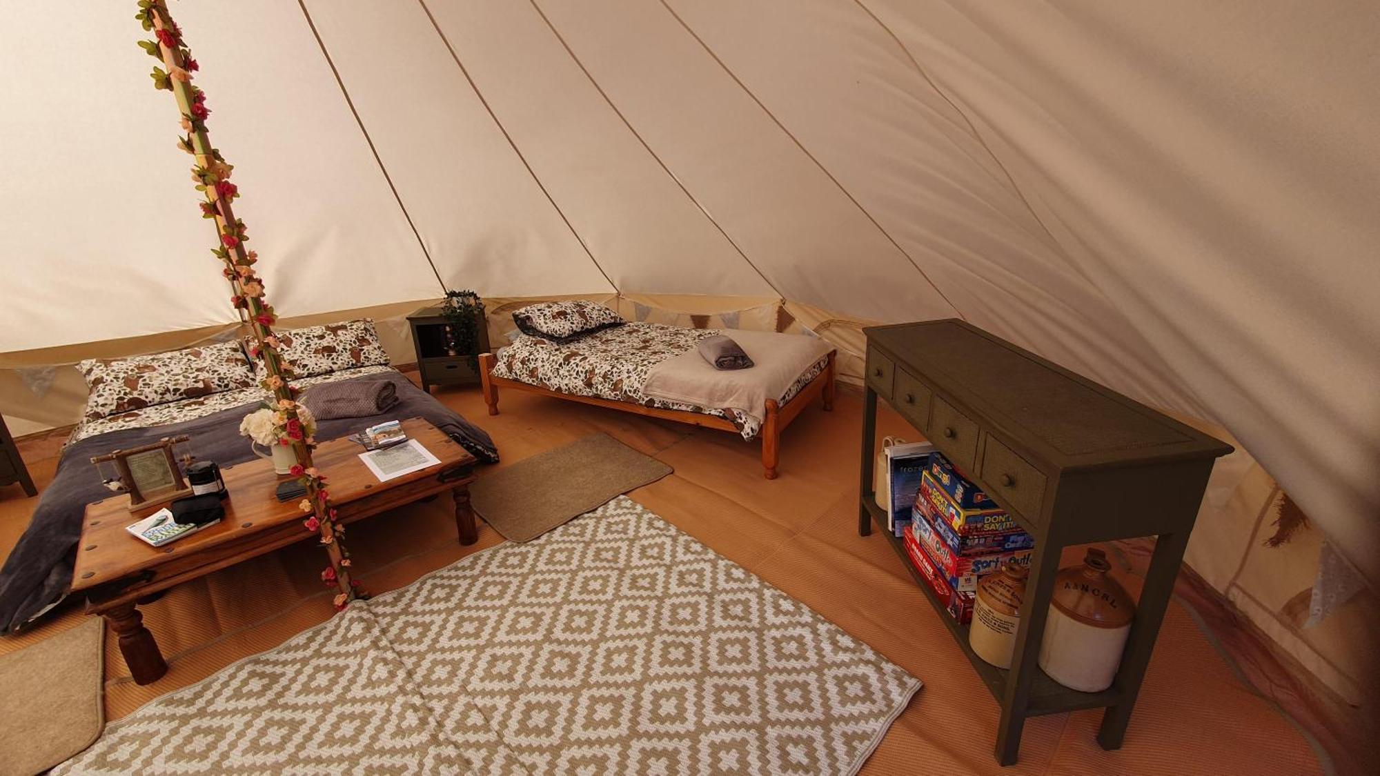 Отель Calon Y Goedwig Glamping Лландовери Экстерьер фото